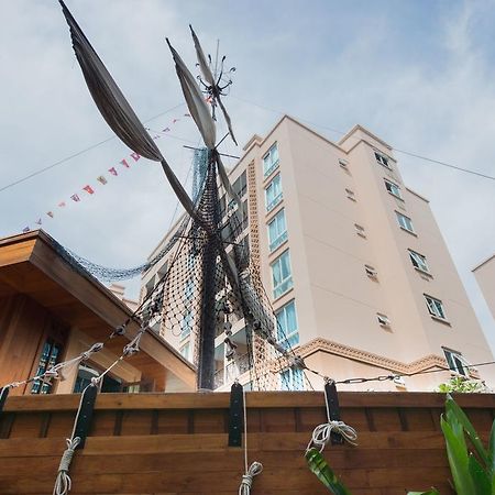 Atlantis Pattaya High Service Jomtien Beach Exterior photo
