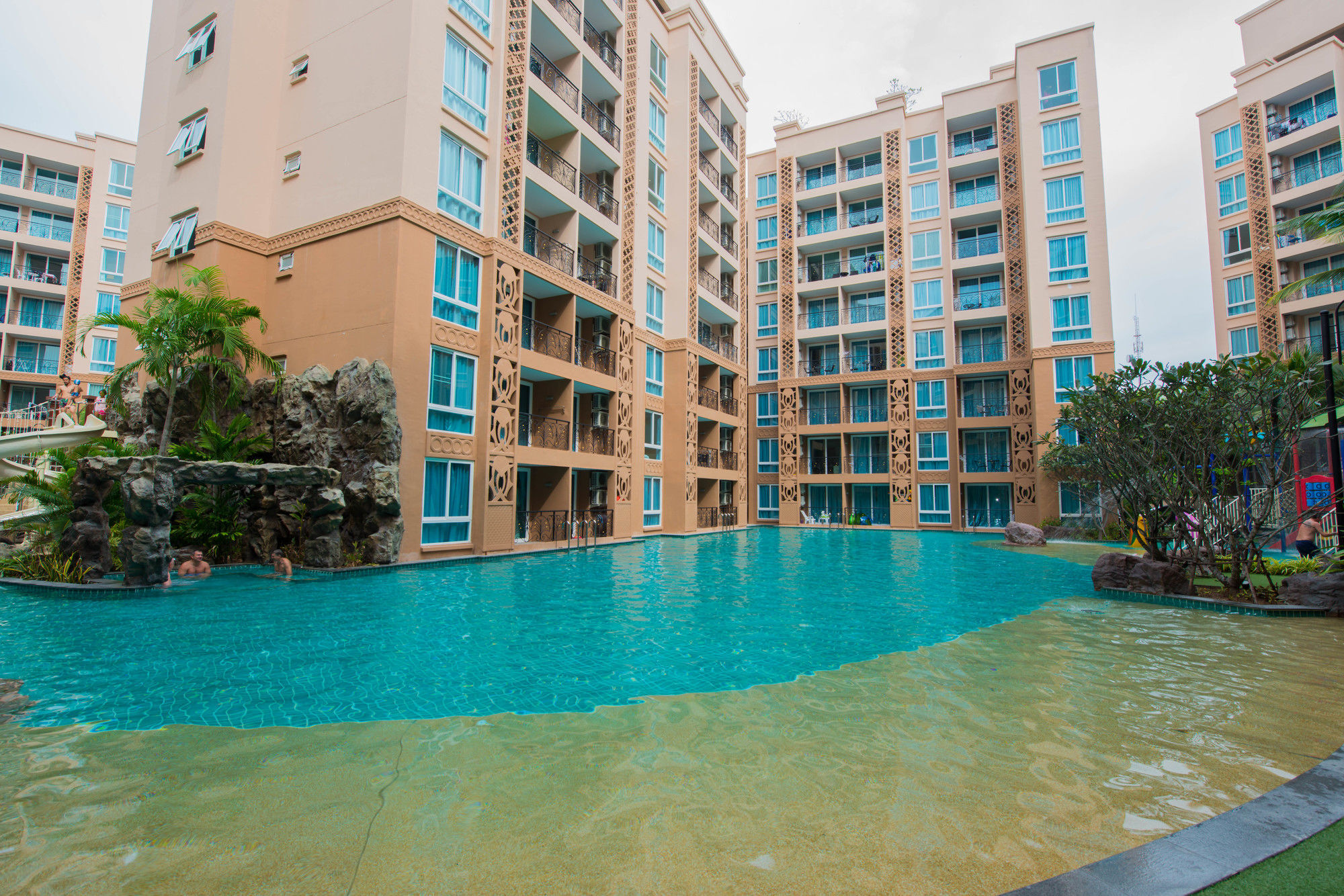 Atlantis Pattaya High Service Jomtien Beach Exterior photo