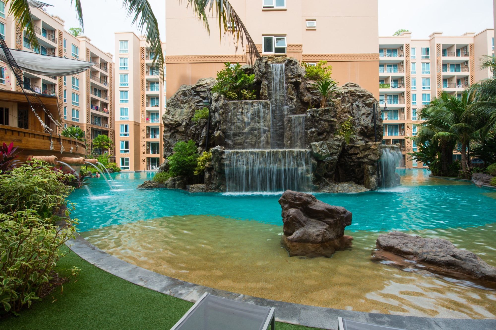 Atlantis Pattaya High Service Jomtien Beach Exterior photo